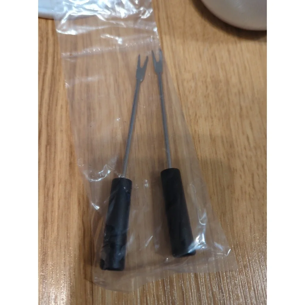NIB Fondue Set Including 2‎ Fondue Forks